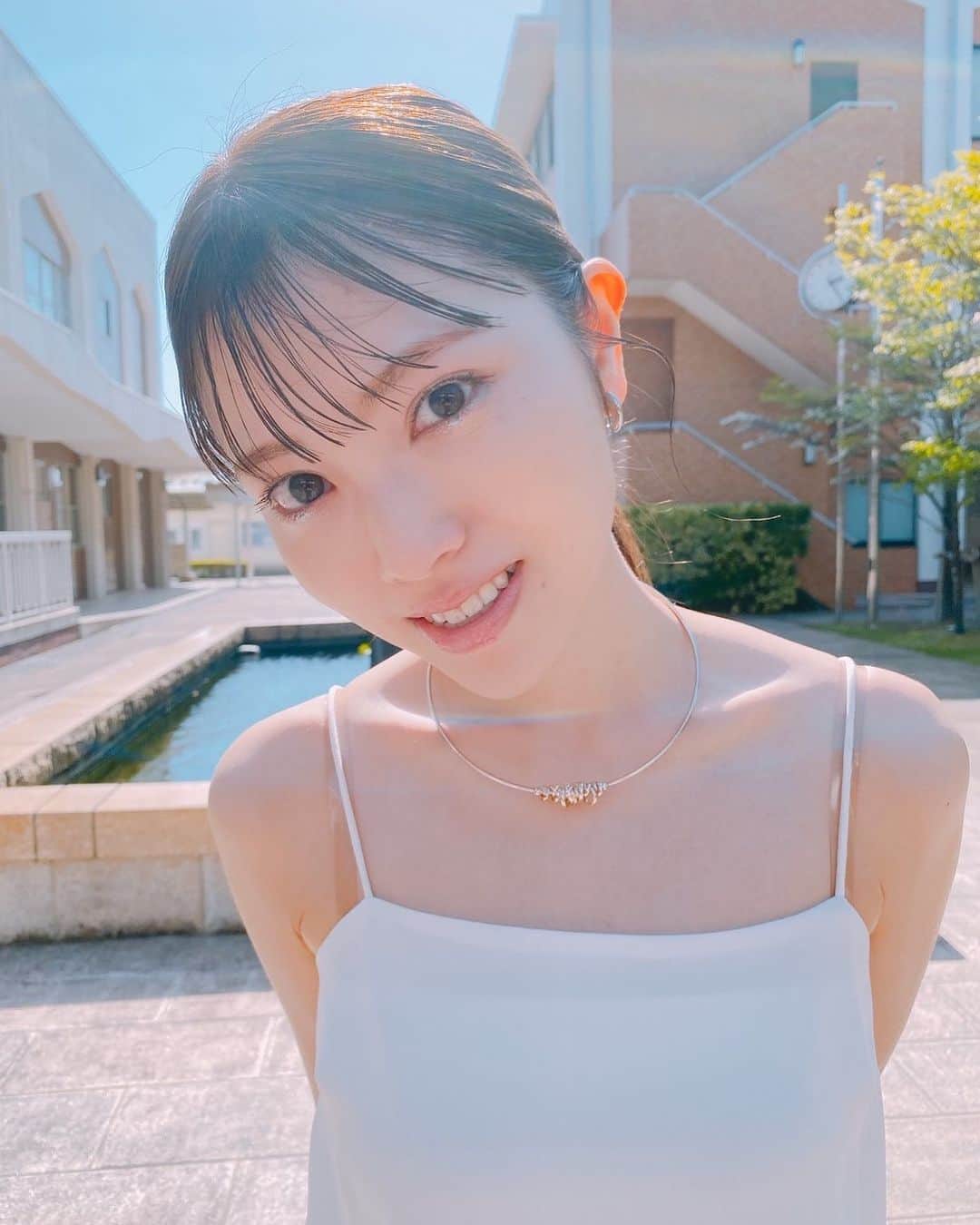 石原夏織のインスタグラム：「11th single 「Paraglider」のMV 見てくれた？🤍🩵  #浜松 #paraglider #青空 #雲 #石原夏織」