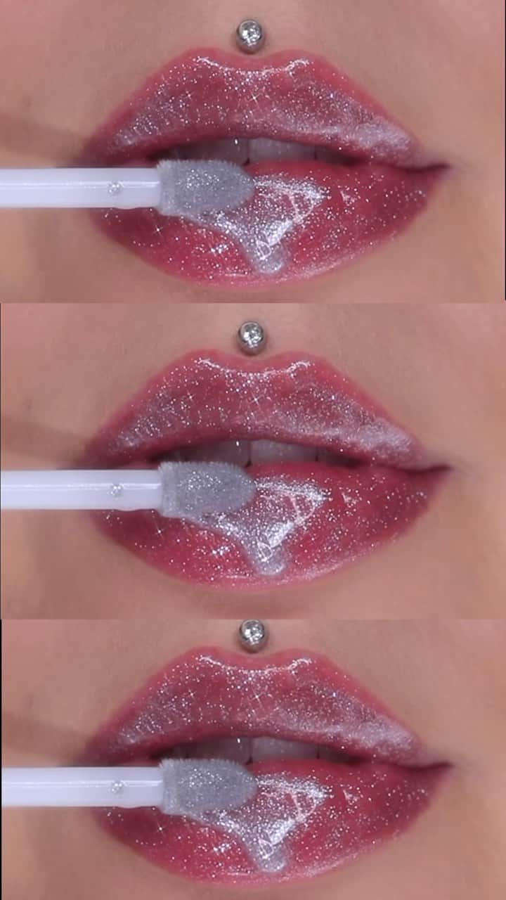 ヤスミナ・ダニエルのインスタグラム：「This lip serum ⛓️🤤 @isamayabeauty LIPLACQ in Metal   #lipgloss #makeup #oddlysatisfying」