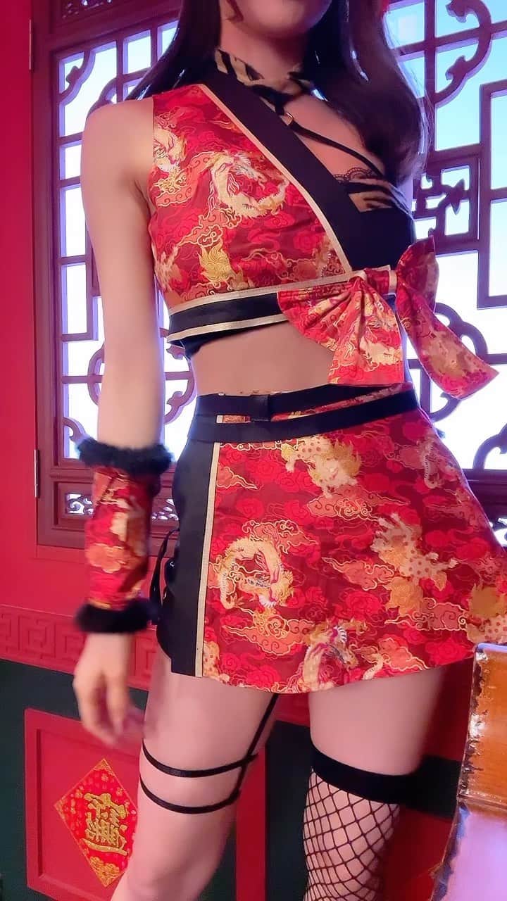 雪音まりな（まーりん）のインスタグラム：「. お気に入りの衣装でした❤️‍🔥 いつもポージングする時は左右非対称になるように気をつけています。 . . . . #雪音まりな #model #モデル #被写体 #dancer #actress #インフルエンサー #influencer #malymoon #cosplay #japanese #yukinemarina #脚フェチ #くびれ #腹筋」