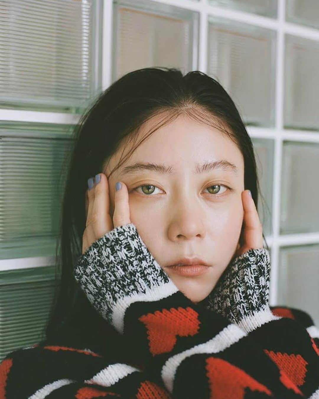 Sumireのインスタグラム：「⁡ ⁡ いつもみんなありがとう 今年は自分にとって環境の変わるリスタートな年だと思ってるので良い作品届けられるよう精進していきます。 ありのままに楽しく笑っていこうね〜! ⁡ 写真は『birthday girl』という大辻さんの企画にて撮っていただきました。 是非チェックしてください☺️ ⁡ building-building 『BIRTHDAY GIRL』 ⁡ photo: @photsuji  styling: @ito_nobuko  hairmake: @ayamurakami__  food design: @sheep.haru  editer: @takecozu  ⁡ special thanks: @buildingbuildingmag  ⁡ #28」