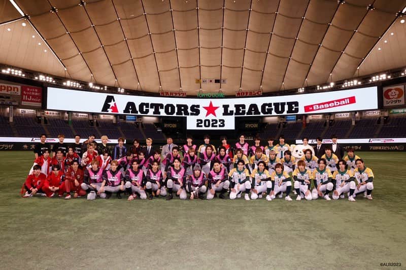 田村心さんのインスタグラム写真 - (田村心Instagram)「_ 『ACTORS☆LEAGUE in Baseball 2023』 ご来場、ご視聴ありがとうございました。 ⁡ 野球未経験チームとして 東京ドームに立たせていただき 楽しく、熱い1日を過ごしました。 ⁡ エキシビジョンマッチは チーム一つになって戦って 皆が本番で想像以上の力を発揮できたからこそ 負けてしまって悔しく思えたし ⁡ 2チームのガチ試合を 応援する事になってからは 本気でぶつかり合う姿に 何度も胸が熱くなりました。 ⁡ 熱くなりすぎて 応援で声枯れました。 ⁡ エキシビジョンマッチ内の 遠投キャッチを評価していただき 優雅なプレーをした人に贈られる エレガンス賞までいただいて 最高の1日でした。 ⁡ 1日経っても興奮冷めません。 ⁡ 関わってくださった方 応援してくれた方 全ての方に感謝です！！ ⁡ ありがとうございました！！！」7月4日 11時45分 - shin_tamura_official