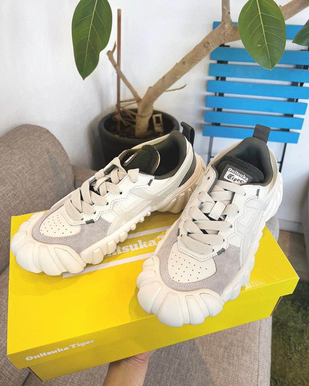 natsupoo0315のインスタグラム：「#おなつスニーカー👟   こないだふらっと店で履いたら かわいすぎて🥹♡ ひさびさなNB以外の👟  @onitsukatigerjp  #dentigrels   ソールがたまりまへん🫶  #onitsukatiger#オニツカタイガー  #デンティグレ#デンティグレエルエス#スニーカー」