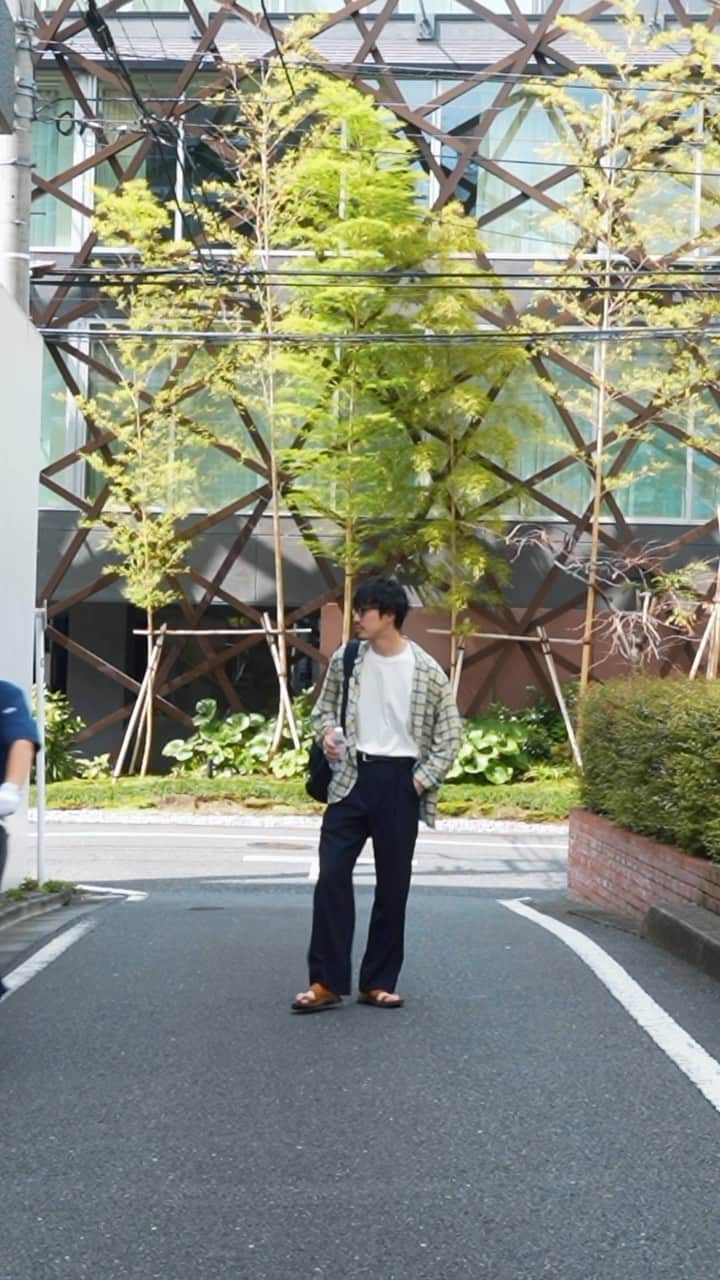 のインスタグラム：「Summer code  夏だね☺️  jacket: @maatee_and_sons × @kakinoha_kamakura  T shirt: original pants: @maatee_and_sons  shoes: @juttaneumannny     #春服#ootd #COMOLI #白t」
