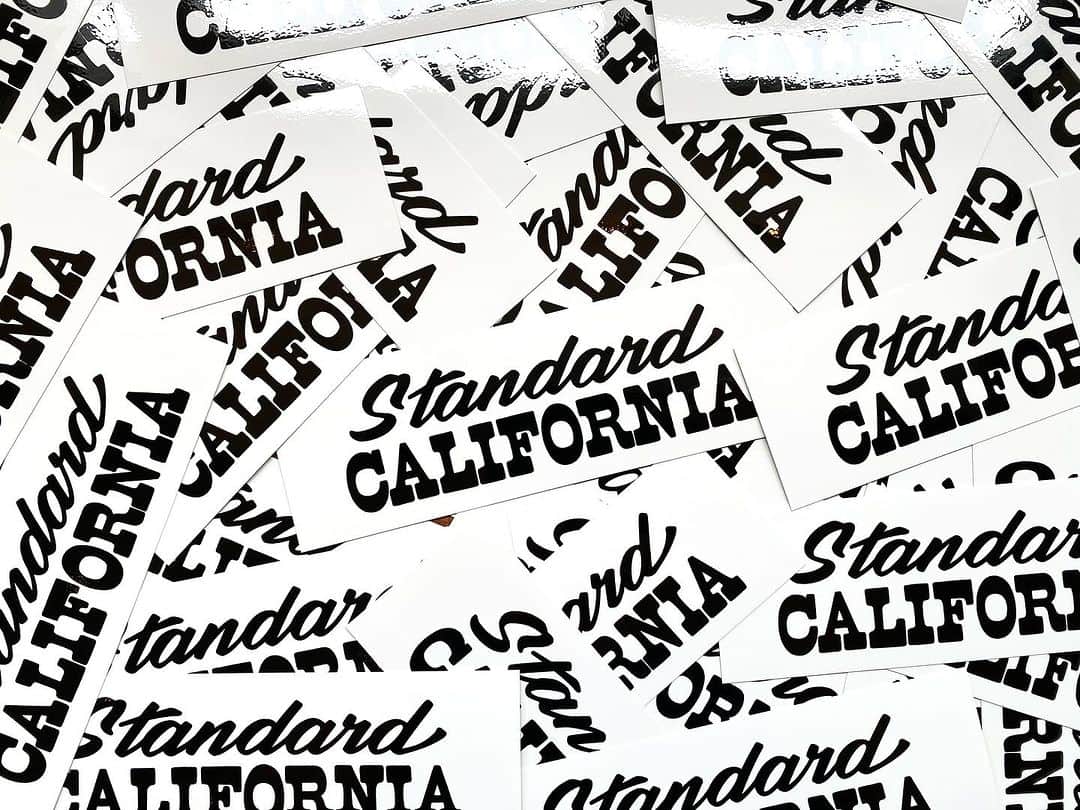 のインスタグラム：「NEW STICKER!! ステッカーが新しくなりました‼︎  Standard Californiaでご購入の方には、こちらがつきます。  是非店頭でGETしてください！  Our sticker has renewal!!  You can get it When you buy something at Standard California.  --------------------  Standard California  東京都渋谷区恵比寿西1-10-14 2F 03-3770-5733  営業時間:12:00～19:00  1-10-14 2F Ebisu-Nishi Shibuya-Ku Tokyo 150-0021 Japan +81-3-3770-5733  Opening Hours:12:00pm-19:00pm  -------------------  @standardcalifornia_os  @standardcalifornia_movie   #standardcalifornia #スタンダードカリフォルニア #sticker #ステッカー #renewal #リニューアル #internationalshipping #overseashipping #worldshopping #worldshoppingjp」