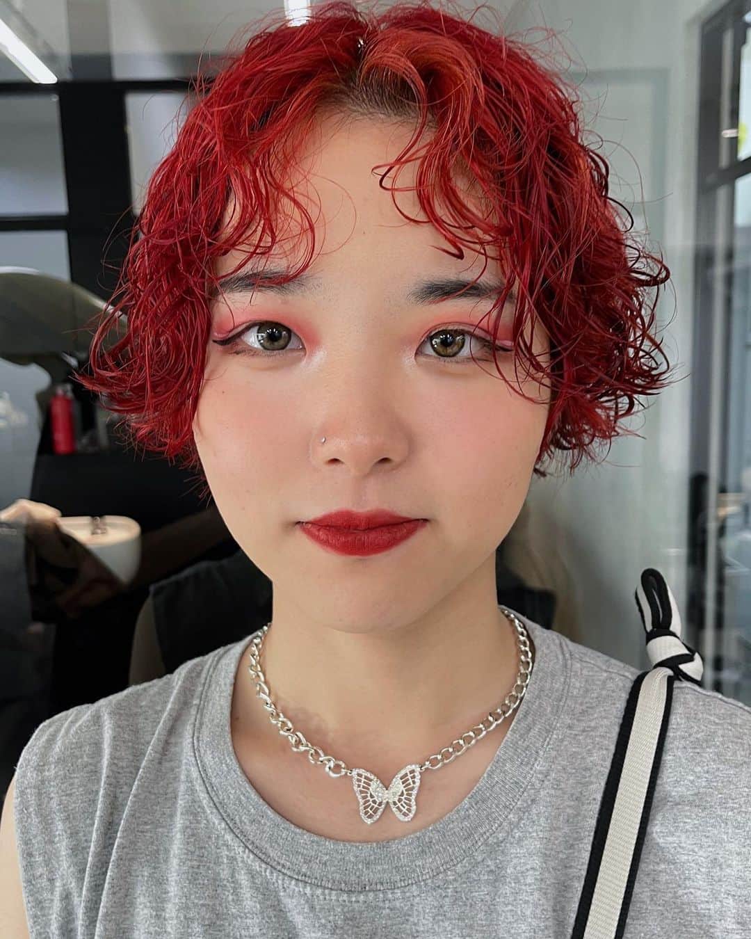 時田健太のインスタグラム：「after→before  ブリーチからのブリーチパーマ  ブリーチ履歴0  ブリーチ履歴0からのブリーチパーマが1番綺麗にかかります  #ブリーチパーマ#ハイトーンパーマ#赤カラー#レッドカラー #ワインレッド#ショートパーマ#ブリーチとパーマ#ケアブリーチ#ショートパーマスタイル」