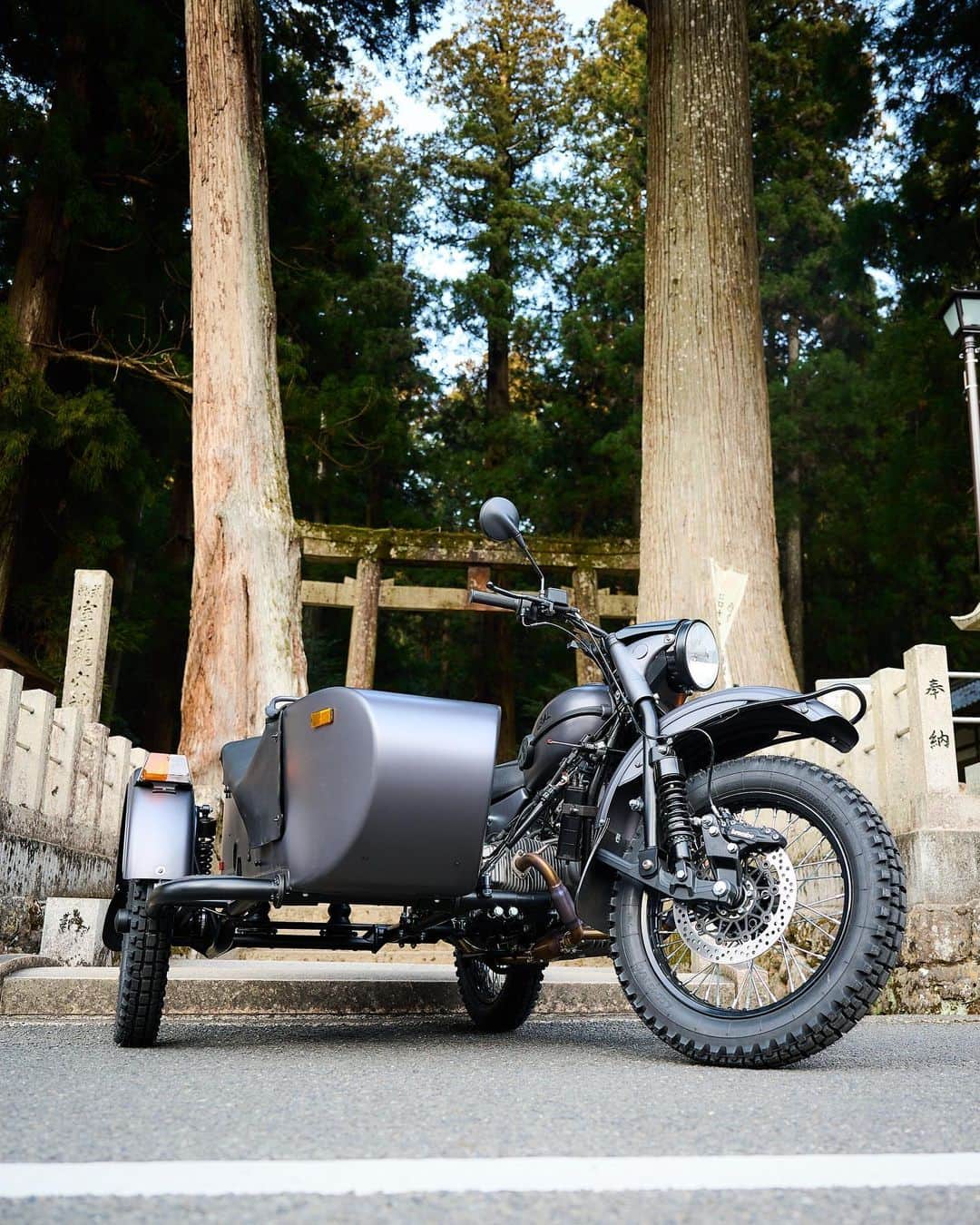 Ural Motorcyclesさんのインスタグラム写真 - (Ural MotorcyclesInstagram)「日本の謎深い裏側の探検アドベンチャーに最高の相棒 写真　by @oleg_calleo_violin」7月4日 12時11分 - ural_japan_official