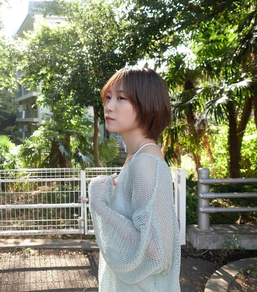 小嶋結里亜さんのインスタグラム写真 - (小嶋結里亜Instagram)「. .  . 🌿🫧🧊🎐💠 ⁡ 緑豊かな場所や空が広いところは 心やすらぐから、とてもすき。 ⁡ すこし遅れましたが、 7月もひのをよろしくお願いします。 ⁡ . . ⁡ ⁡ #役者#妃乃ゆりあ#低身長女子#猫好き#私服 #ショートヘア女子#ショートヘア#7月#夏 ⁡ . ⁡ #girl#actress#spring#ootd#code#fashion #일상#japanesegirl#summer」7月4日 12時16分 - hino_yuria127