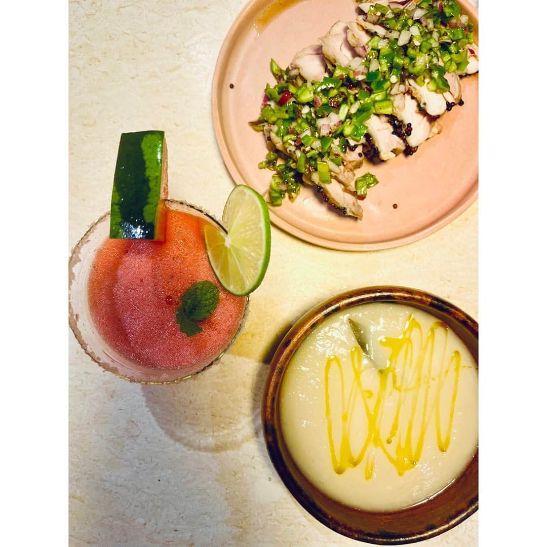 journaleatripのインスタグラム：「summer begins  🍉tequila cocktail を友達が作ってくれたことにより⚡️と共に夏が始まりました。  #玉葱スープは水出汁に玉葱麹とサワークリーム #鶏とマスターシードとピーマンサルサ」