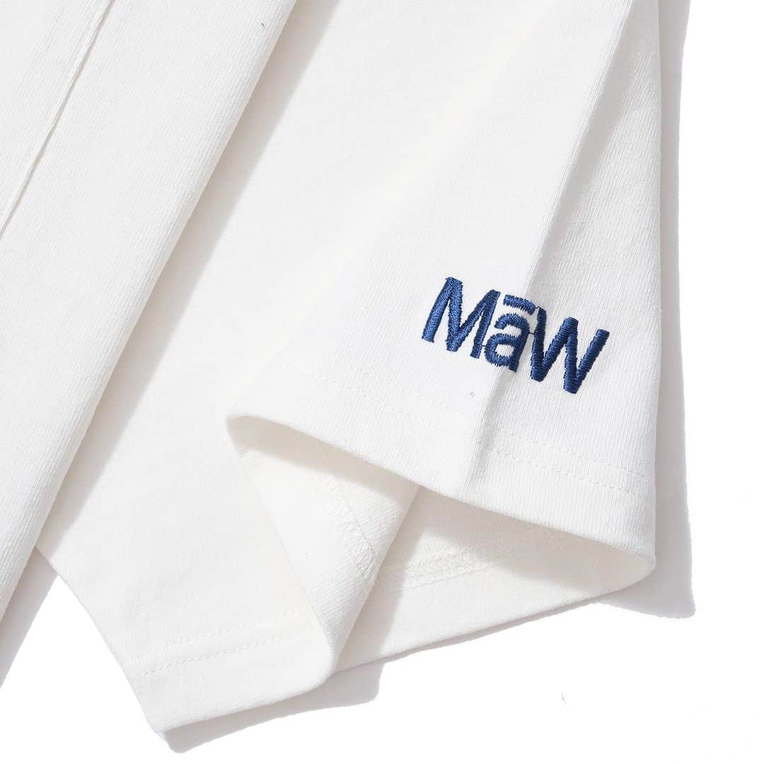 MāWさんのインスタグラム写真 - (MāWInstagram)「[KEBOZ] KEBOZ × MaW “Exclusive Tee”  「KEBOZ POP UP SHOP IN MaW」の開催を記念して製作された別注TEE。  KEBOZ定番のTシャツにアイコニックなグラフィックがあしらわれたこちら。  フロントにはワンポケットを加え、刺繍＋ピスネームでシンプルに仕上げています。左袖にMaWのショップロゴの刺繍が施されています。  素材には高密度に編み立てられた11ozの度詰めの空紡天竺を採用。程よいシャリ感のある肌触りで一枚で着てもとても心地よい一枚。  ゆったりとしたビッグシルエットがリラックス感のある着心地を実現。洗ってもへたりにくく、ヘビーローテーションの1枚として活用できます。  ※KEBOZ直営店舗では販売しておりません。  ▶︎ #mawsapporo #MāW #insonlinestore #keboz #sapporo #hokkaido」7月4日 12時24分 - maw_sapporo
