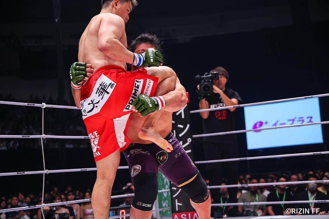RIZIN FF OFFICIALさんのインスタグラム写真 - (RIZIN FF OFFICIALInstagram)「#RIZIN43 《Match.11》 "Kyokushin prevails." ------------ Mikio Ueda defeats Hideki "Shrek" Sekine by TKO(Stand kick) 0:22 of 1 Round.  #RIZIN #MMA #上田幹雄　#mikioueda #関根シュレック秀樹 #hidekishreksekine」7月4日 12時38分 - rizin_pr
