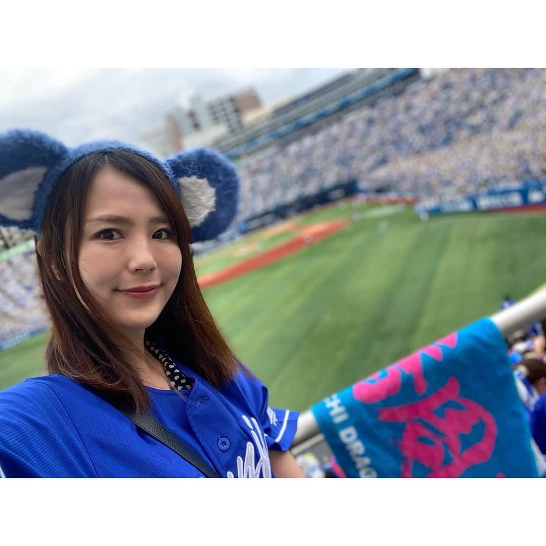 舘谷春香のインスタグラム：「土日２日間ハマスタ行ってきました🐨 この3連戦は勝ち分け負けの痛み分け🐨  バウアー投手vsメヒア投手面白かったー！暑かったけど楽しかったハマスタ！  ピカチュウいっぱいで可愛かった🍋  #dragons #中日ドラゴンズ #baystars #横浜denaベイスターズ #横浜スタジアム #ハマスタ #横浜 #中日ドラゴンズ好きな人と繋がりたい #ドラゴンズファンと繋がりたい #ドラゴンズ女子 #ドラゴンズ #野球 #野球観戦 #npb」