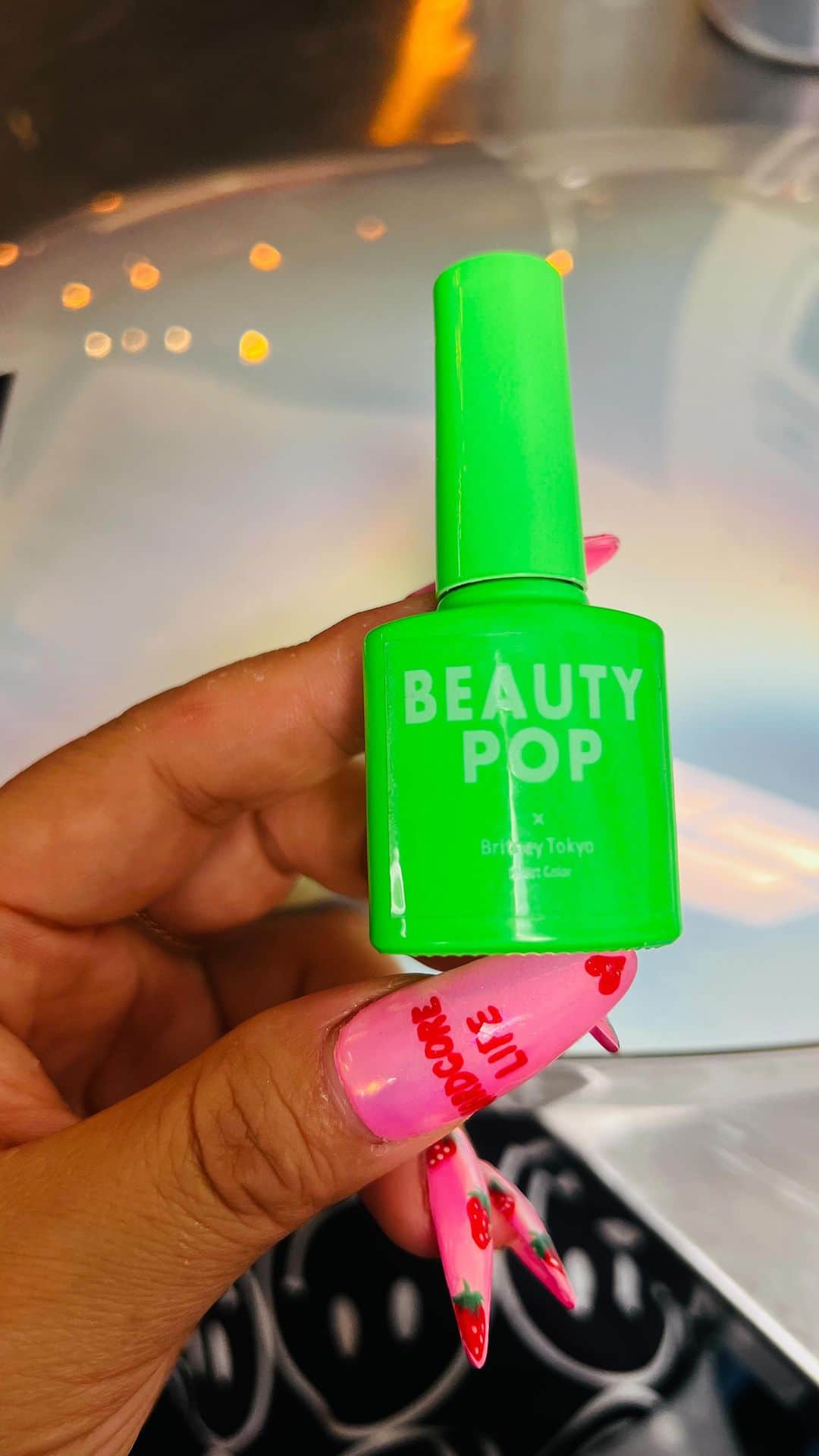 Britney TOKYOのインスタグラム：「BEAUTYPOP 1st Anniversary ✨ ネイリスト推し！カラージェルプレゼントキャンペーン！ BEAUTYPOP x ネイリストの特別なカラージェルを抽選で100名様にプレゼント！ •第1回応募期間 2023年7月1日～14日 応募方法 (1)BEAUTYPOPのインスタをフォロー (@beautypop_official) ※リポスト当選確率2倍！ (2)LINE登録(Beautypop 公式） (3) 応募フォーム(Google フォーム)でほしいネイリストグループ を選択 ※応募フォームはLINEで通知されます (4) 当選は8月中に発送をもってかえさせていただきます 大好きなネイリストの「推し」カラー、ぜひゲットしてくださいね ！ ご注意 プレゼントキャンペーンのカラージェルは非売品のため発送後は返品や交換できません。」
