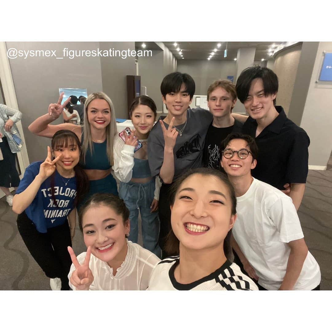 三原舞依＆坂本花織さんのインスタグラム写真 - (三原舞依＆坂本花織Instagram)「⁡ ⁡ 坂本花織選手からメッセージが届きました💌 ⁡ ****** ⁡ Dreams on Ice無事に終了いたしました。 今回は今シーズンのフリーを披露させて頂きました！いかがだったでしょうか…。 ⁡ この年齢になったからこそ出来るプログラムに仕上げて行けたらと思っております！！頑張ります！！ ⁡ ⁡ そして、ファンタジーの際にお世話になったBLUE TOKYOの智貴さんも駆けつけてくださいました！ ただ、常設のリンクは寒いと伝えるのを忘れたのはやっちまったポイントです…🥶 ⁡ 坂本花織 ⁡ #kaorisakamoto#坂本花織 #figureskating #figureskater  #sysmex_figureskatingteam」7月5日 11時45分 - sysmex_figureskatingteam