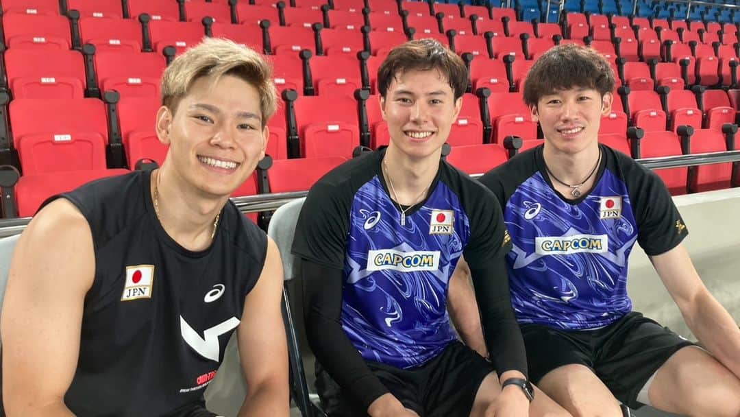 TBSバレブーのインスタグラム：「. ／ 今夜9時からBS-TBSで放送📺 男子 第9戦vs 中国🇨🇳 ＼  練習後に エモい写真撮れました📸🫶  #VNL2023  #龍神NIPPON」