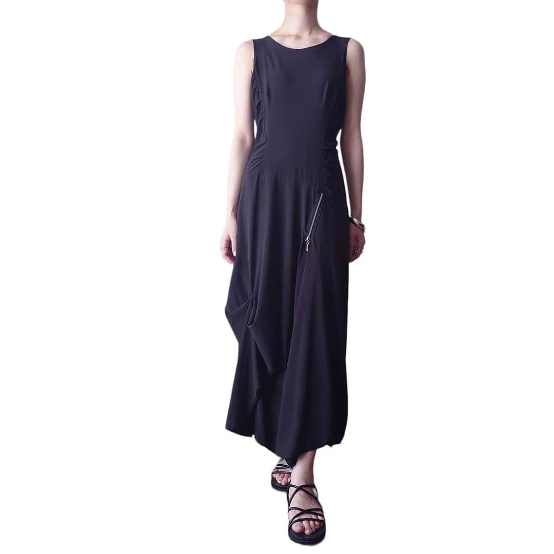 吉祥寺 古着屋 Orfeoのインスタグラム：「. ●Sleeveless Side Gather Zip Design Dress . . . お問い合わせはこちらから↓ orfeokichijoji@yahoo.co.jp  #orfeo #kichijoji #tokyo #vintage #used #fashion #coordinate #outfit #オルフェオ #吉祥寺 #東京 #古着 #古着屋 #ヴィンテージ #レディース古着 #吉祥寺古着屋 #コーディネート . . . お問い合わせはインスタグラムのプロフィール掲載のメールアドレスにお願いいたします。コメント、DMでのお問い合わせは受け付けておりませんのでご了承ください。 店頭に出ていないONLINE SHOPの商品もご購入頂けます。気になる商品がございましたら店頭スタッフにお気軽にお声掛けください。」