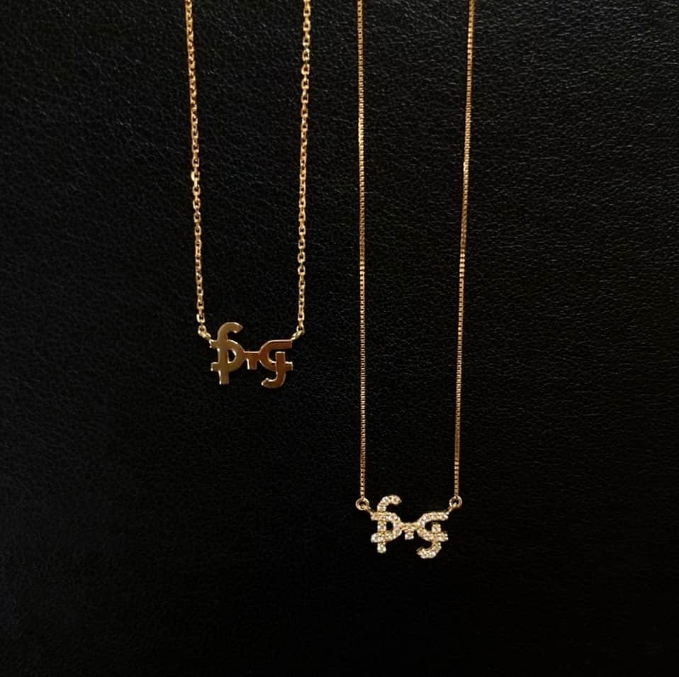 Yoi Jewelry brandのインスタグラム：「KATAKANA  Necklace K18YG/K18YG,Diamond ------------------------------ カタカナ「キ.イ.チ」の文字よりデザインをご提案し、 お作りしたKATAKANA ネックレス👨‍👩‍👦  お選びいただいた文字より、世界に一つの印をデザインし ジュエリーをお仕立ていたします  ------------------------------ オーダーメイド商品は許可を頂いた商品のみ掲載しております」