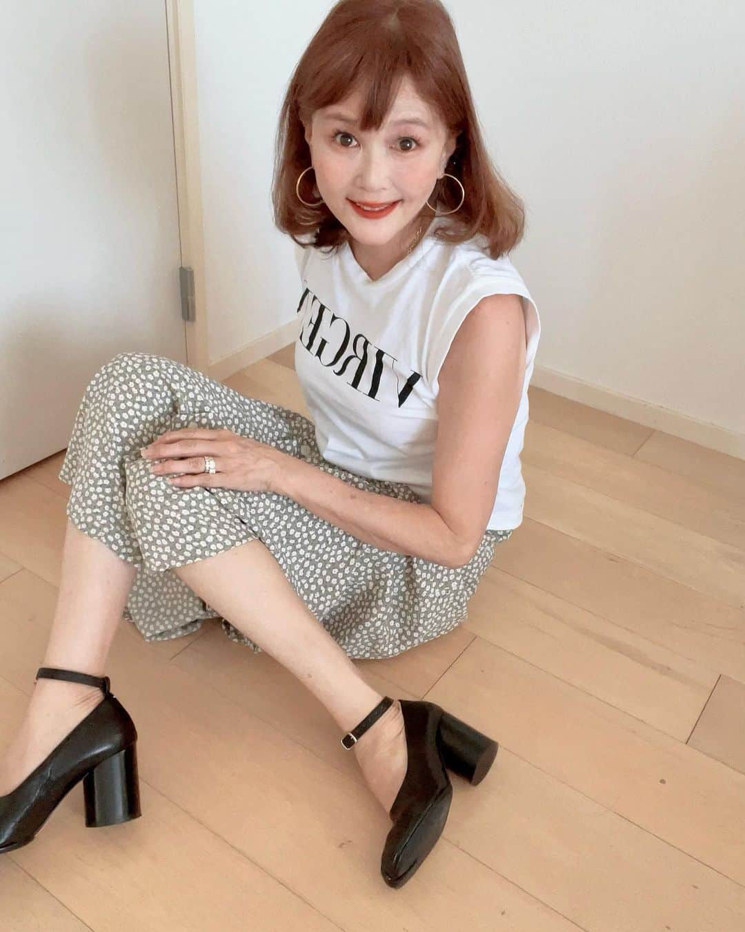 高見恭子さんのインスタグラム写真 - (高見恭子Instagram)「歩こうあなたの行きたい場所、見たい人生も。  #walk #pumps  #pumpshoes  #shoes #shoeslover  #smile #fashion#fashionphoto  #fashionstyle  #fashionlook  #tshirts」7月4日 13時46分 - takami_kyoko