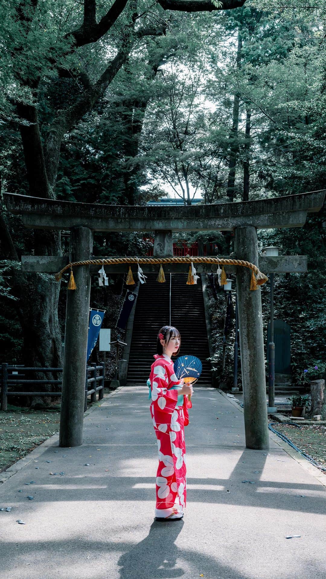 shabonのインスタグラム：「* . . . . . 昨日蝉の声を聞いたと思ったら 今日はもう合唱になってて びっくり🤣 早過ぎませんか！？😳 . . model : @mou_ne00 . . FUJIFILM X-T5 /  XF23mm F1.4 R . . . . . . *」