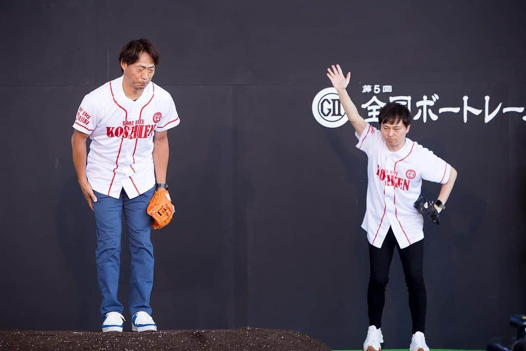 永島知洋さんのインスタグラム写真 - (永島知洋Instagram)「ボートレース甲子園！ 開幕！ 開会式では始球式を！ 元阪神タイガース！ 桧山進次郎さんとともに。 私、キャッチャーやらせていただきました。 桧山さんの豪速球をしっかり受け取りました！ 最高の始球式でした！ #永島知洋 #桧山進次郎 #阪神タイガース #ボートレース #ボートレース尼崎 #ボートレース甲子園 #開会式 #始球式」7月4日 23時19分 - tomohiro.nagashima