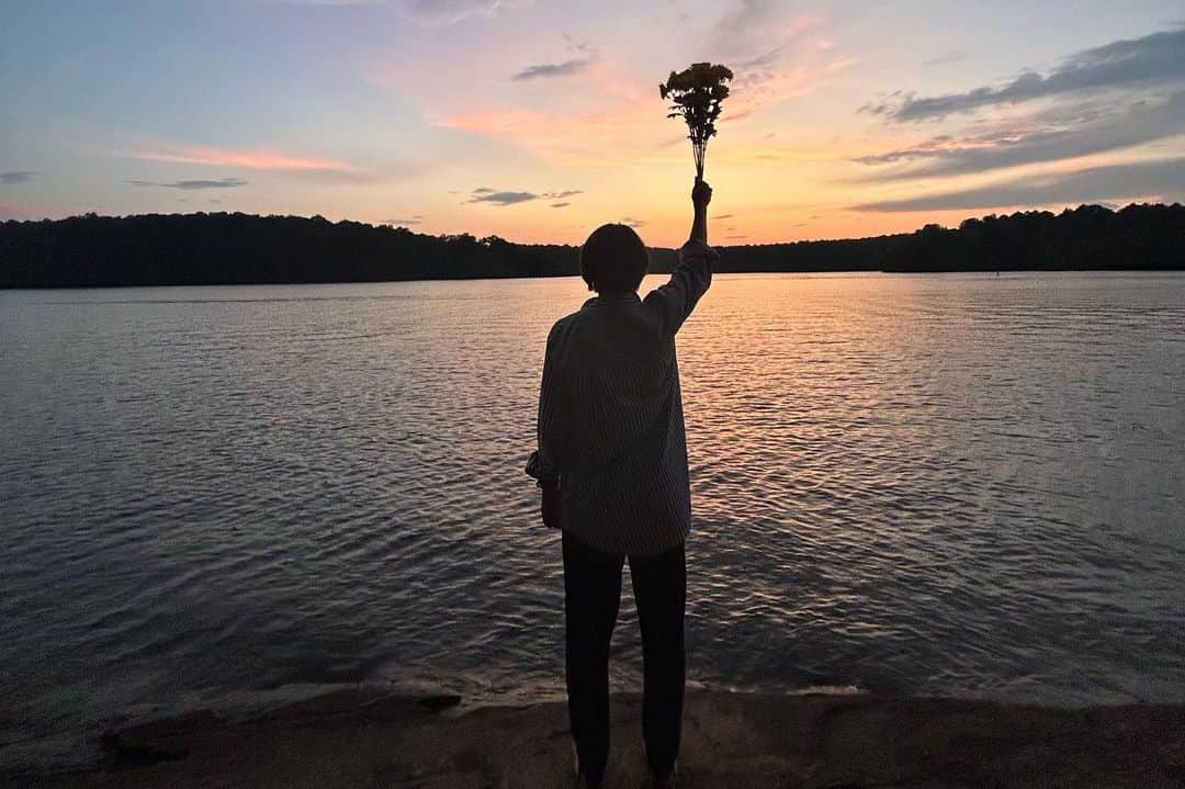 のインスタグラム：「26歳になりました！ たくさんのメッセージをありがとうございました！ 26歳もたくさん笑おう✨  @miura_masato0703  今年もおめでとう🥰」