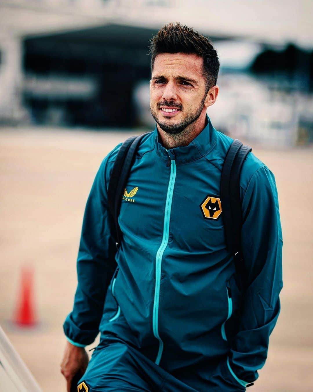 パブロ・サラビアのインスタグラム：「Back and focused  Come on @wolves 🐺🐺」