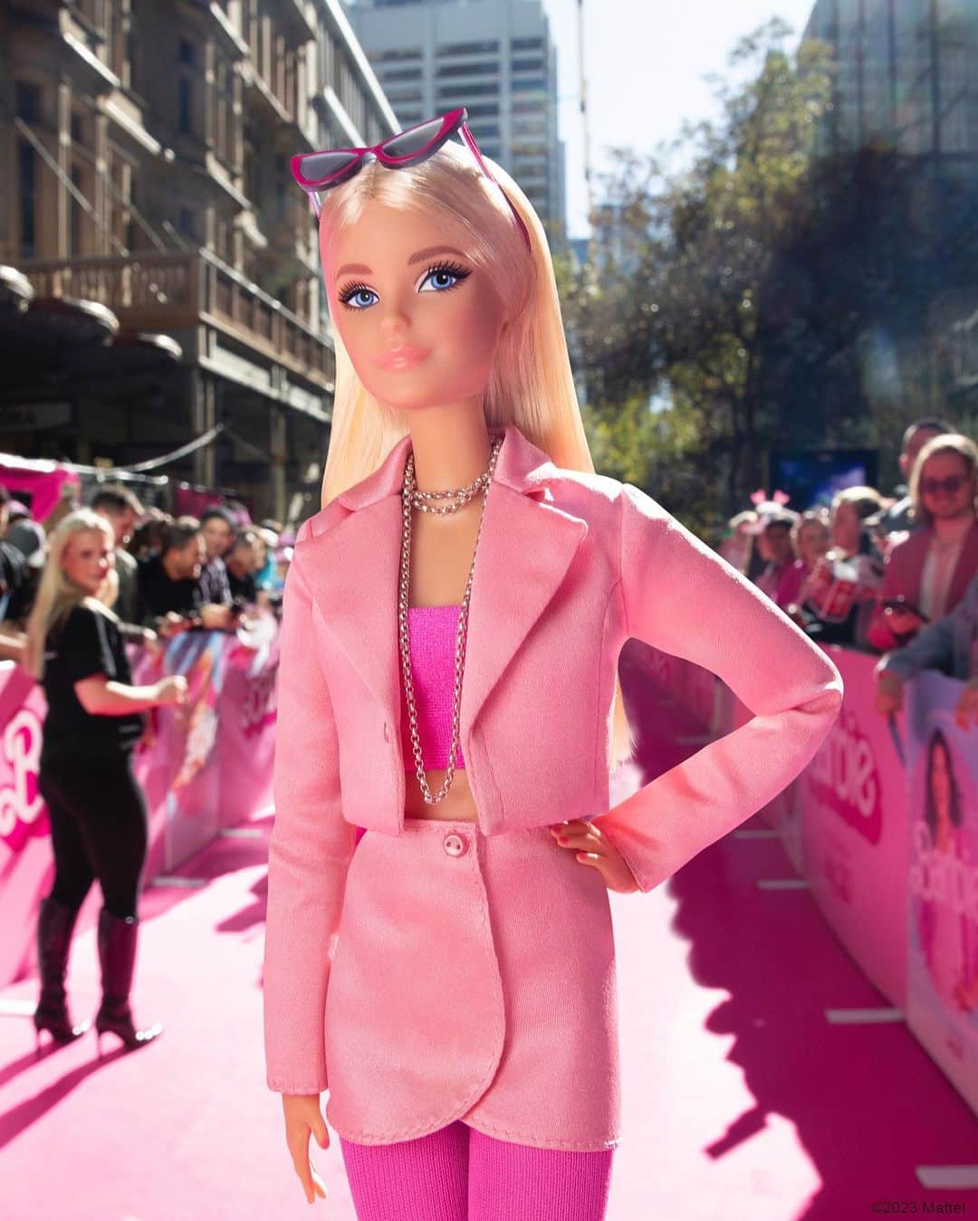 バービーさんのインスタグラム写真 - (バービーInstagram)「Hi Barbies. 😍 Had the best day ever rolling out the pink carpet at @westfieldsyd. 💕 See you again in theaters, July 21! @BarbieTheMovie #BarbieTheMovie #barbie #barbiestyle」7月4日 23時26分 - barbiestyle