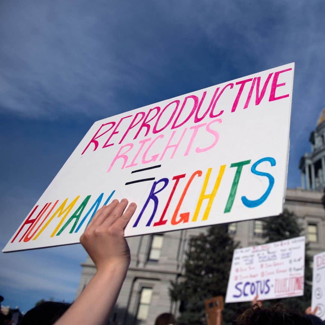 Teen Vogueさんのインスタグラム写真 - (Teen VogueInstagram)「What does "Independence" Day represent when it has not been afforded to all Americans? Celebrating liberation today is suggested, but focusing on what the future of liberation looks like in our country is crucial. #linkinbio for more.  (📸: Getty Images)」7月4日 23時31分 - teenvogue