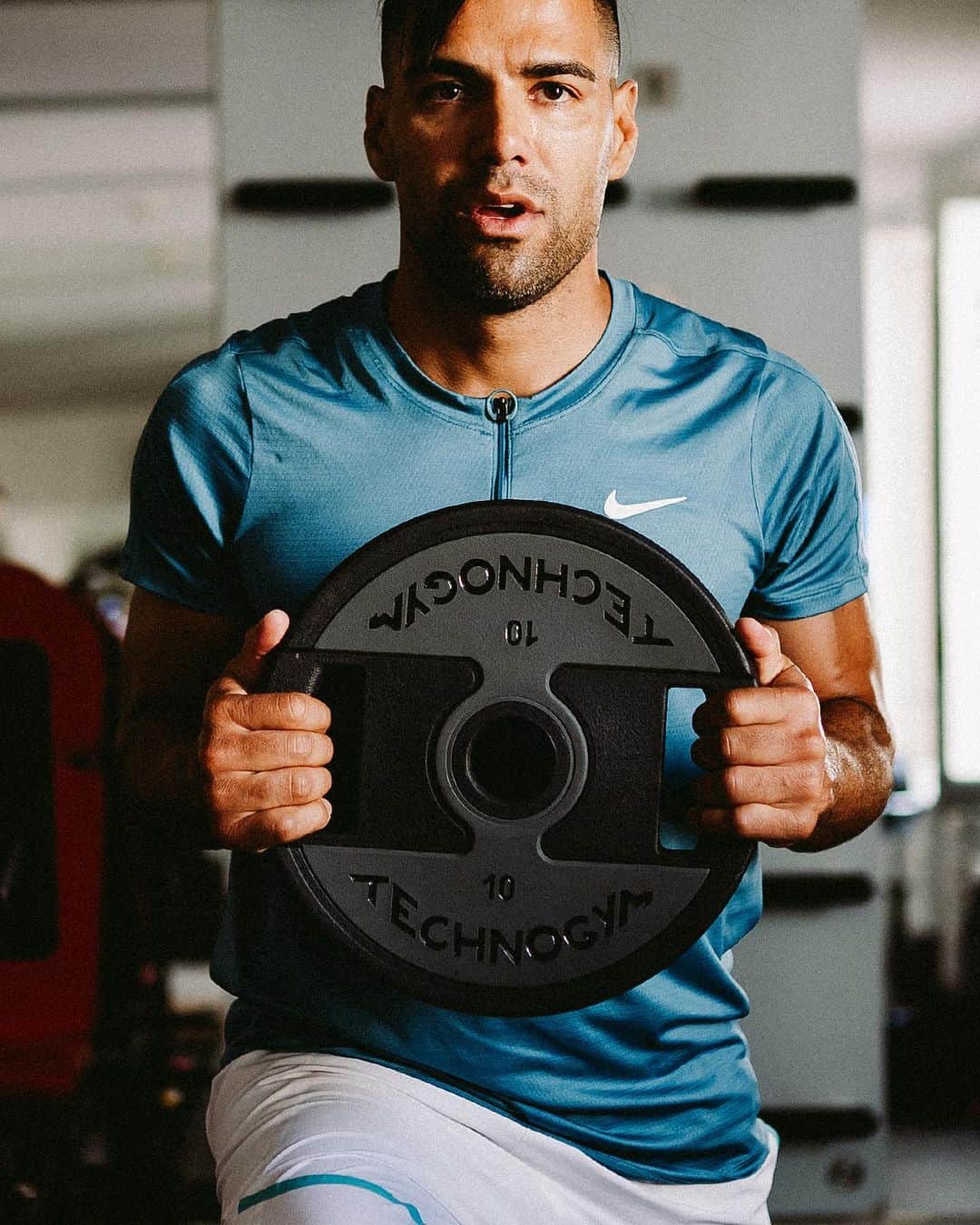 ラダメル・ファルカオのインスタグラム：「No pain, no gain. 👊🏼 Preparándome para lo que viene. 💪🏼」
