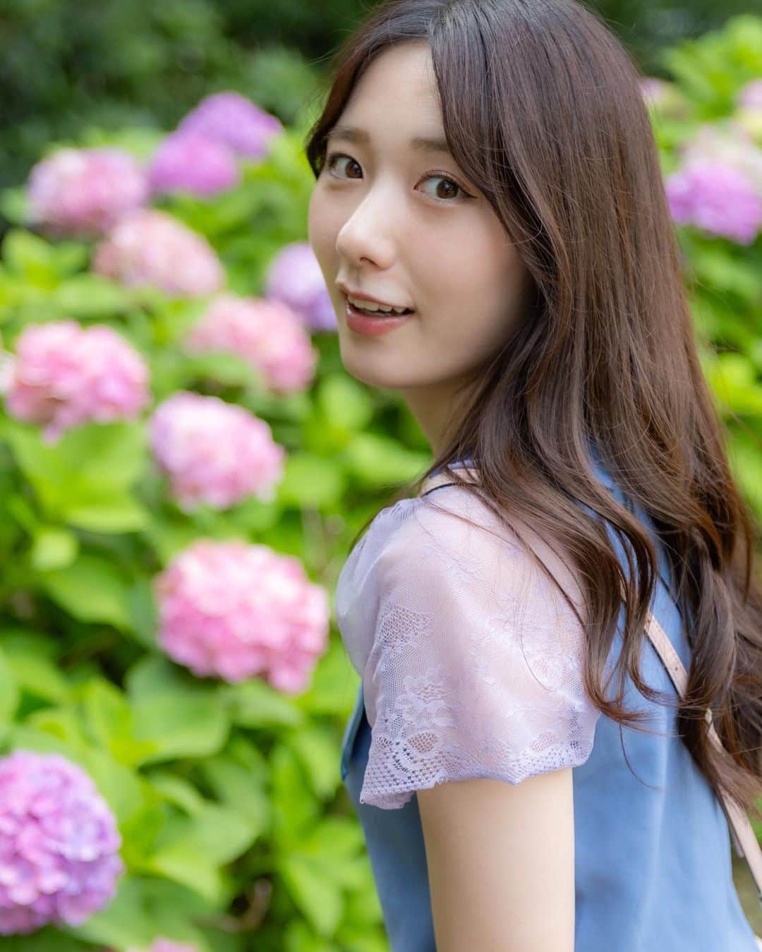西村彩有里のインスタグラム：「もう7月なんだねえ  #紫陽花#上野#ポートレート #撮影#撮影会#撮影データ#被写体」