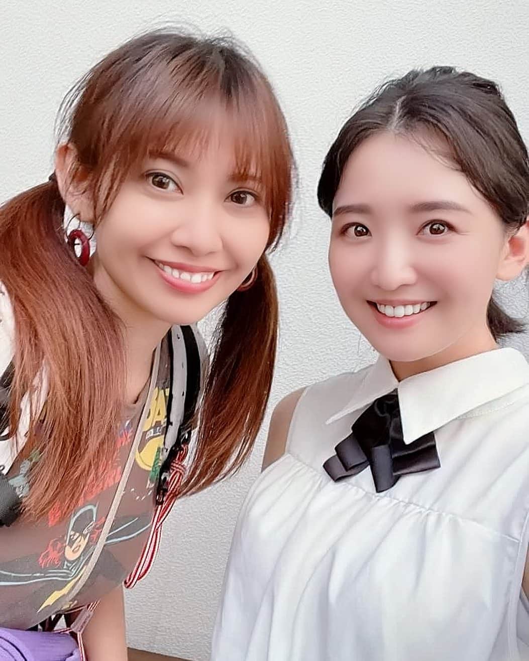 叶ここのインスタグラム：「元テレ東アナウンサーで、今は香水ブランドを立ち上げている白石小百合さんのお店に遊びに行って来ました❣️  知り合いのお繋ぎで何年も前からお互いの存在は知りつつも、昨日ようやく会えて今日も会いに行くぐらい好きになっちゃいました😂💓  小百合さん素敵すぎる🥺💕  小百合さんの香水マジでおススメ🪷✨  爽やかな香りから、甘い香りまで色々あるけど、全てすごく品がある香りなの…  絶妙な調香…✨  いろんな香水嗅いできたけど、こんなに品があって、ラストノートまで美しい香水なかなかない😭✨  男性用香水もコレはモテますね😇尊 って香りでずっと嗅いでいたくなるwww😂  小百合さんとセッションしながらオリジナルの香水も作れるよ！私も作ってみたい🤤💕  あとねあとね、  Whitteのサロンはめちゃくちゃパワースポット😳💓  木々が生い茂ってて、天井高くて、風が心地よく入って来てめちゃくちゃ整うよ✨  ボディトリートメントもやってるみたいなので、気になる方は是非💓  https://shop.whitteinc.com/  @sayurishirais  @whitte_official   #香水  #上品」