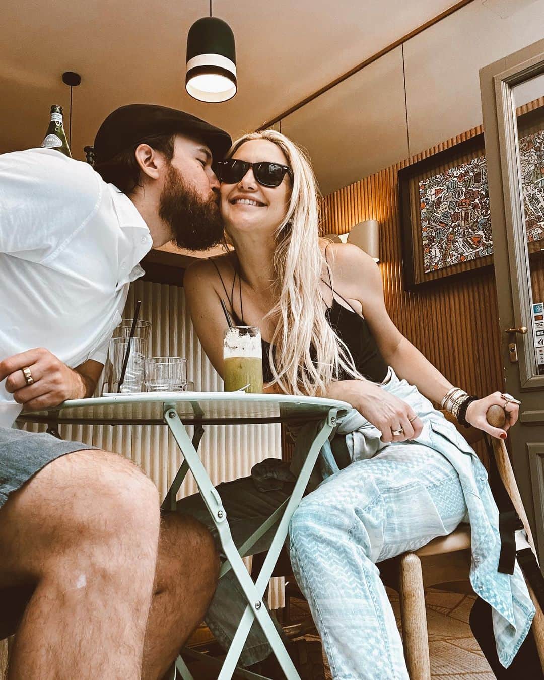 ケイト・ハドソンのインスタグラム：「Paris we love you 🩵」