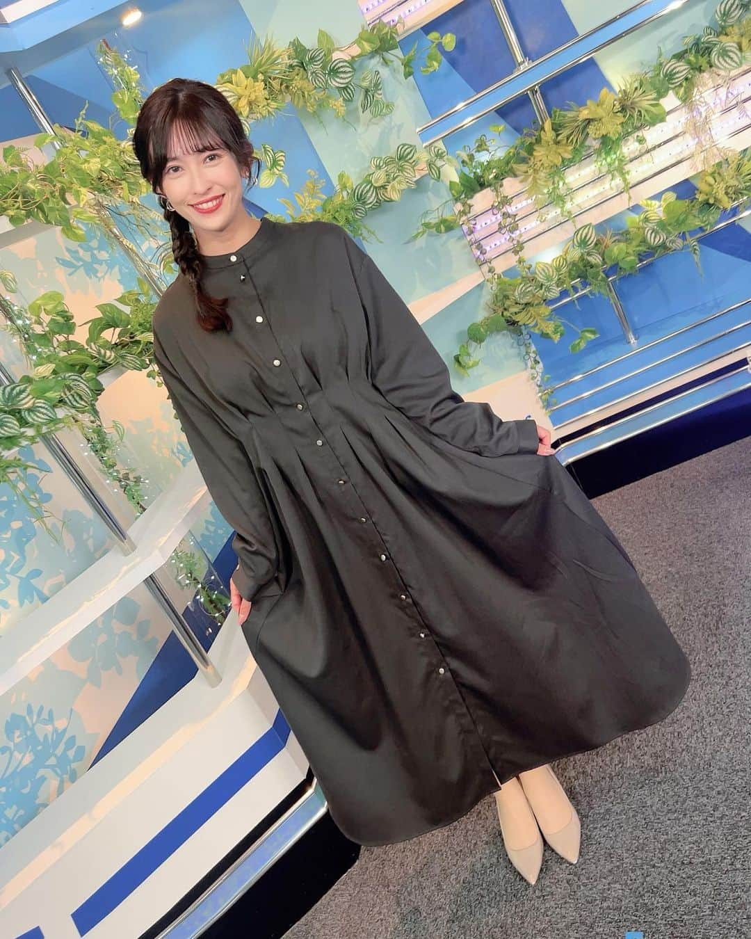 山岸愛梨さんのインスタグラム写真 - (山岸愛梨Instagram)「7/4(火)番組衣装 ✳︎dress: @undixcors_official ✳︎accessories @osewaya_official  ふんわりワンピースですが、タック入りで形が綺麗ですね。ゴールドのイヤリング合わせも可愛い☺️💓  素敵なお衣装ありがとうございました。  #ウェザーニュースキャスター　#ウェザーニュース　#ウェザーニュースlive #気象キャスター」7月5日 0時02分 - airi_yamagishi