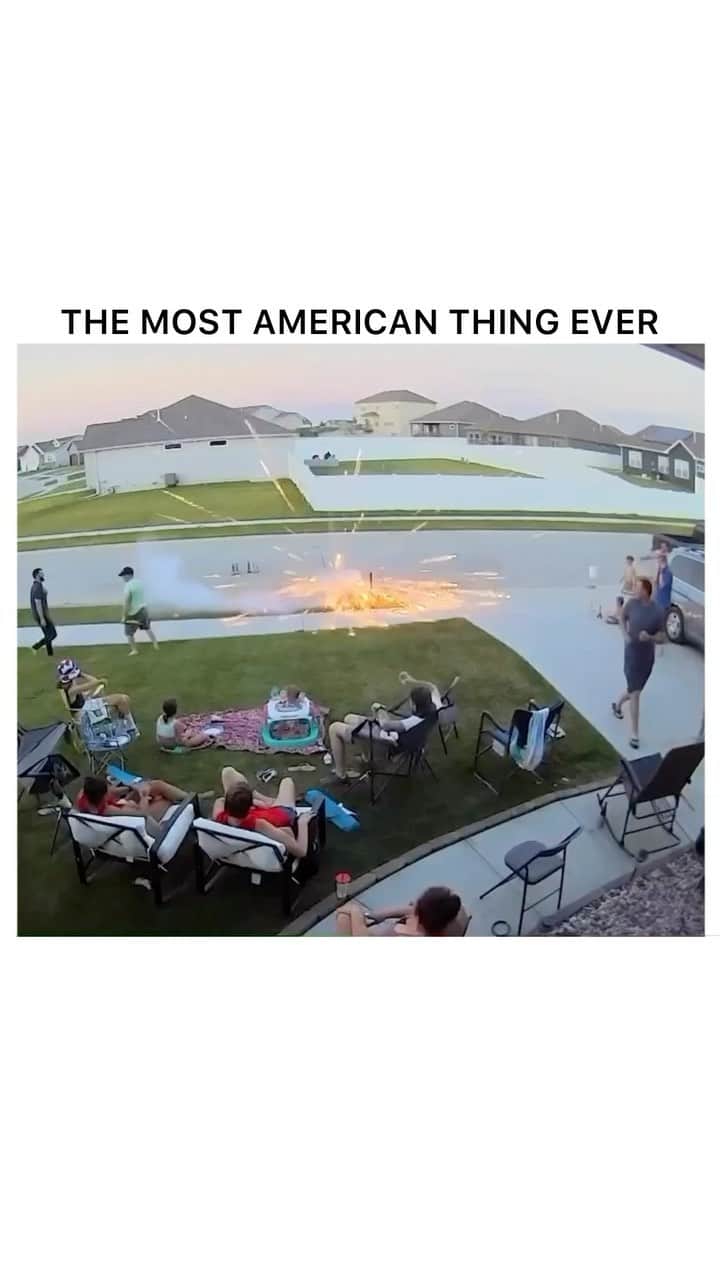 StreetArtGlobeのインスタグラム：「Happy July 4 everyone. Stay safe ✨🧨  Follow 👉@STREETARTGLOBE👈 for more!」