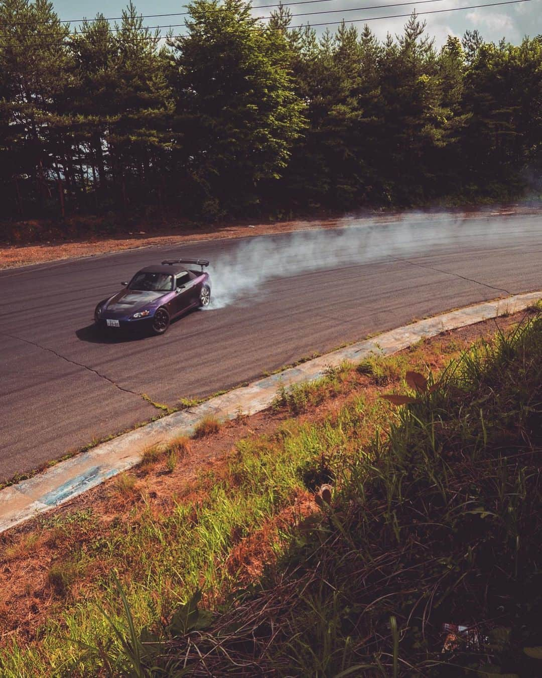 大湯都史樹のインスタグラム：「S2000 drift🔥  🛞🛞🛞🛞🛞💨  タイヤの跡で文字書ける気がする💄 #jirokun #ebisu #drift」