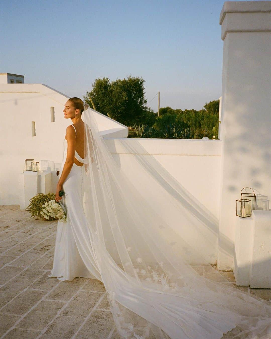サンヌ・ヴロートのインスタグラム：「apologies for the wedding spam but these photos just captured my favorite memories 🙈」