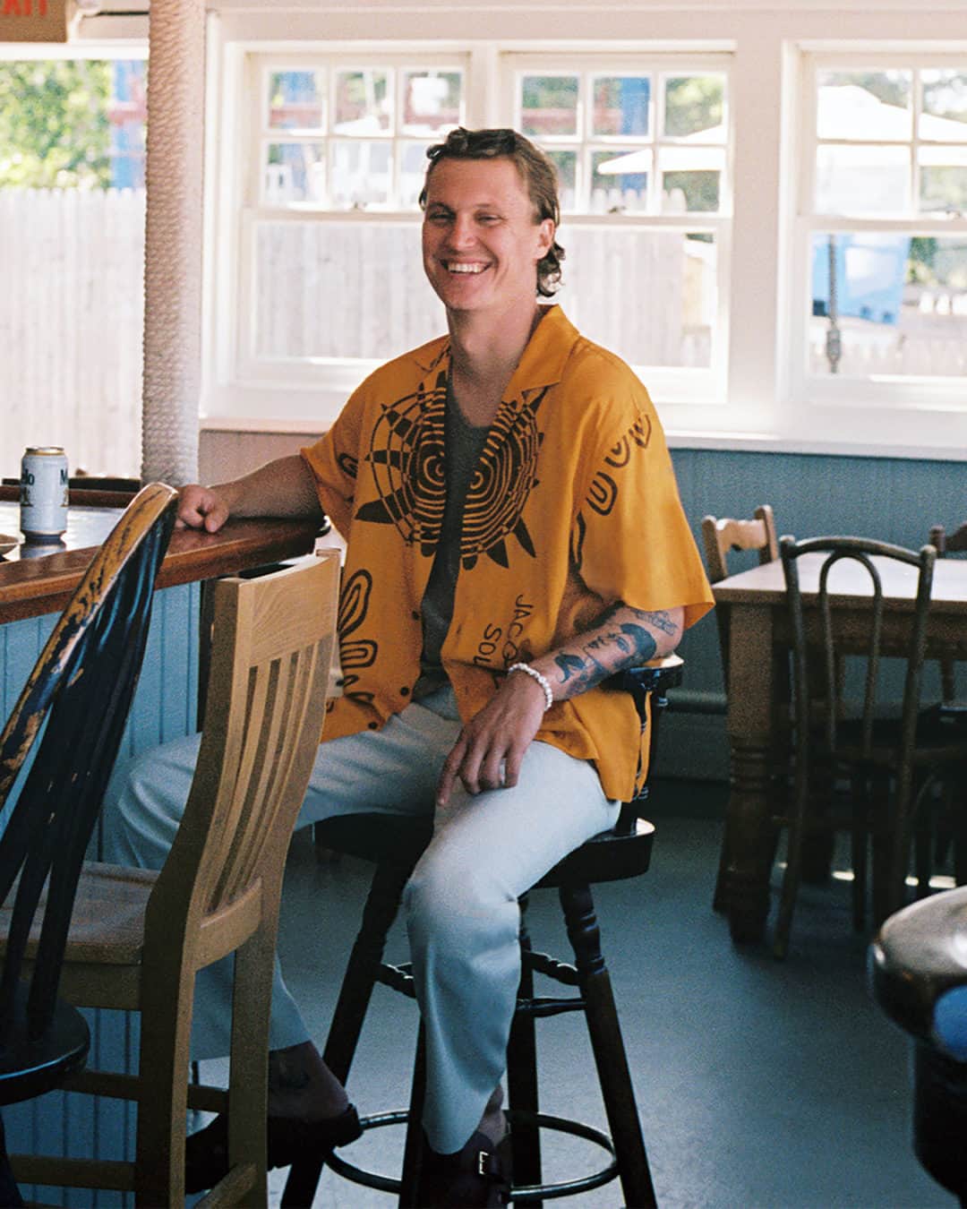 MR PORTERのインスタグラム：「At 35 years old, chef Mr @robertsieber has a CV jam-packed with a wealth of experience spanning a still-unfolding career. Sieber – who most recently spearheaded culinary efforts at @thesurflodge and @thesnowlodgeaspen in Montauk and Aspen, respectively – shares his next steps back towards the kitchen and lets us join him for a day in The Hamptons.   Read the full story in The Journal - link in bio.  Words by: Mr Stephen Ostrowski Photographer: @adriannaglaviano  Styling: @rhonibryan / @otterjezamin  Production: @hattiegable / @emilyelucas Art Direction: @catcous」