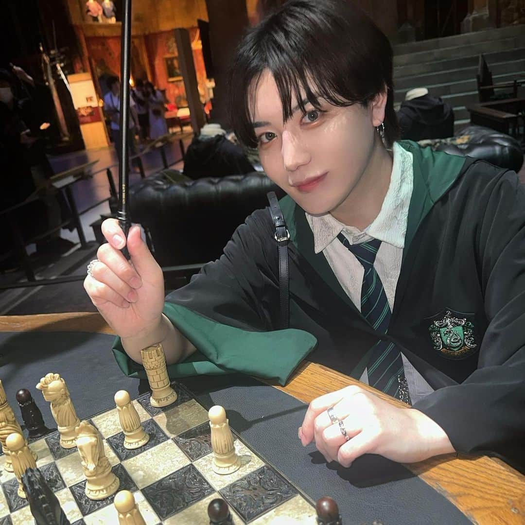 やっぴのインスタグラム：「生涯ハリーポッターラバーです (今回はスリザリン生になりました🐍)」