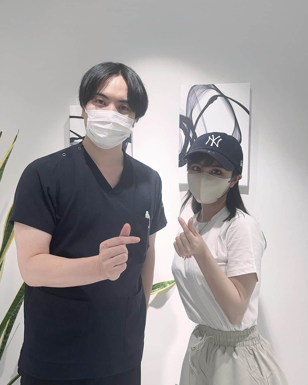 日向すずさんのインスタグラム写真 - (日向すずInstagram)「お友達の紹介で @xclinic_ebisu にお肌のメンテナンスに行ってきました！♡  毛穴汚れに効くハイドラジェントルと ニキビ跡やニキビに効くマッサージピール☑️  背中にニキビができやすいってこと伝えたらミラノリピールというものもやってもらいました☑️  終わった瞬間からお肌ちゅるっちゅるですごい！ そして院内シックで可愛すぎる🖤  6枚目の写真はハイドラでこんだけ汚れ取れたよーって写真🤳お目汚しごめんね🥹  肌メンテ全然できてなかったから行けてよかった🫧  @dr_inouet_xclinic 先生ありがとうございました！  #ハイドラフェイシャル #ピーリング #エステ」7月4日 15時48分 - osuzudashi_