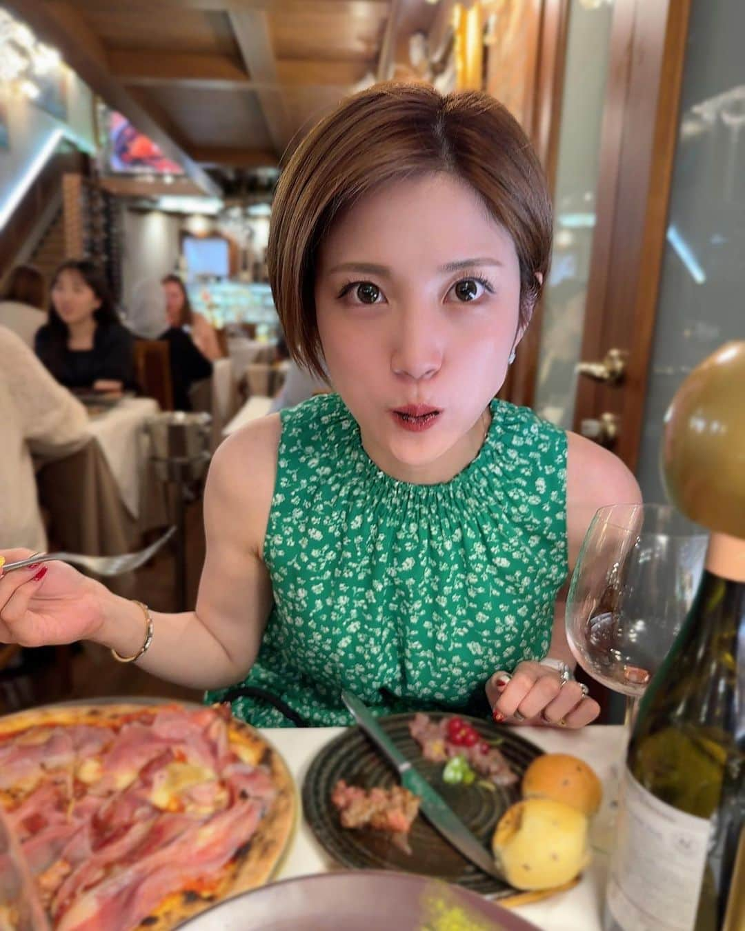 CHIHIRO♡さんのインスタグラム写真 - (CHIHIRO♡Instagram)「Venezia🇮🇹Ristorante La Piazza  Googleがなければお店選びも、 注文もなにもかもできなかった🤣  ここも当日に検索していった😚  イカスミパスタ美味しかったよー🥰  サービスって言われて出されたお酒度数きつすぎる殺す気か！！！ww  #italy #venezia #wine #trip #ristorantelapiazza #イタリア #イタリア旅行 #ヴェネチア #海外旅行 #よるごはん #イカスミパスタ #外食日記」7月4日 15時49分 - chipipipi918