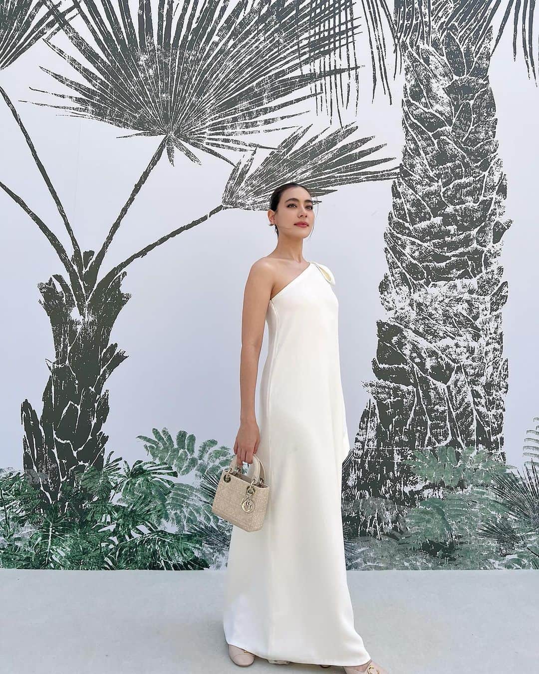キンバリー・アン・ウォーテマス・ティアムシリのインスタグラム：「🔱🕊️ @dior #diorcouture」