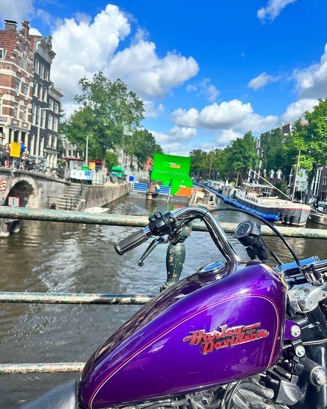 KARIN さんのインスタグラム写真 - (KARIN Instagram)「ドイツで1日おやすみがあったのでオランダまで旅に出ました🌼🚲 国境を越えるのに電車で行けるってすごいよね〜 オランダは人口よりも自転車の方が多いんだって！行った事ないところに行くって楽しいね！ #olanda #amsterdam #🇳🇱」7月4日 16時15分 - karin.tempurakidz