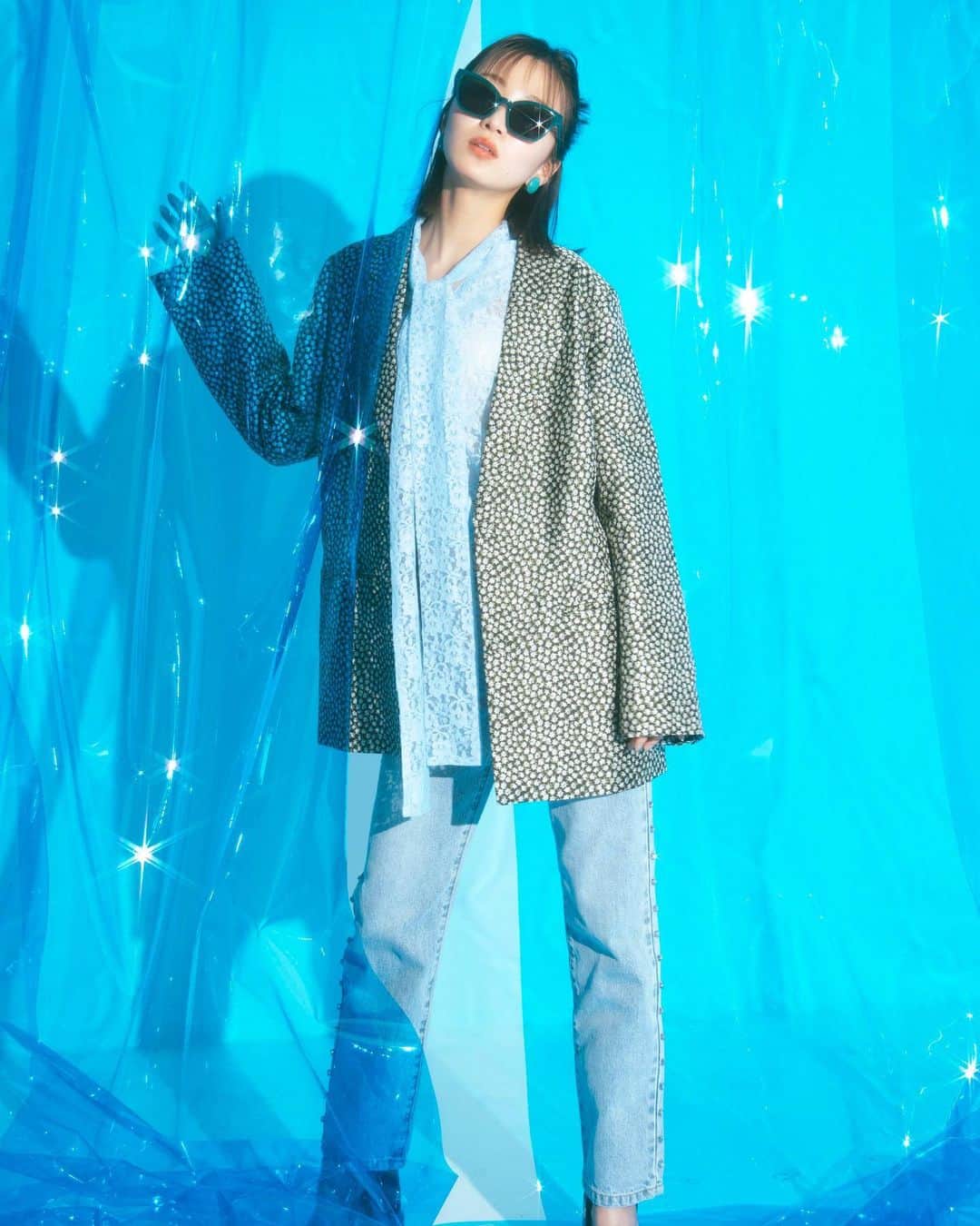 神戸健太郎のインスタグラム：「#mywork📸#ray #岡崎紗絵 さん  #fashionphotography #beautyphotography #portraitphotography #studiophotography」