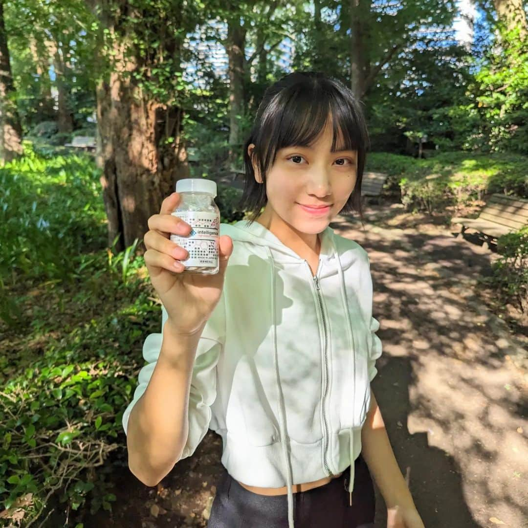 三宅裕子さんのインスタグラム写真 - (三宅裕子Instagram)「今日もいい天気🌞  今年は受験生の娘✏ 先日、気分転換に大好きな皇居に行ってきました♡  マイペースな娘もお勉強頑張り中✏⁡⁡ ⁡⁡⁡ 脳に大切な栄養を効率的にとれるサプリ始めました👌🏻´- ⁡@intelligence_eternal ⁡𝐢𝐧𝐭𝐞𝐥𝐥𝐢𝐠𝐞𝐧𝐜𝐞 ⁡ ⁡ 偏食だし毎日暑くてバテやすいし💦 +α何かできないかな？と思ってたんだ🎶 脳科学に基づいて開発されていて DHA、NMNを始めとした栄養成分が 凝縮されていて勉強はもちろん⁡ ⁡スポーツ、良質な睡眠も⁡ ⁡サポートしてくれるみたい✨ 大人ももちろん飲めるよ！  １ヶ月試してまた報告するね🐰  .*･ﾟ　.ﾟ･*.  #lovejapan #nhatban #hangnhat #hapon #Jepun #japanproduct #japanproducts #日本製造 #日本藥妝 #日本藥妝代行 #藥妝 #勉強ノート #勉強法 #テスト勉強 #記憶力 #睡眠改善 #学習 #学習塾 #塾 #予備校 #受験 #受験生 #受験勉強 #小学生受験 #中学受験 #高校受験 #大学受験 #eスポーツ #intelligence」7月4日 16時48分 - yuko_miyake