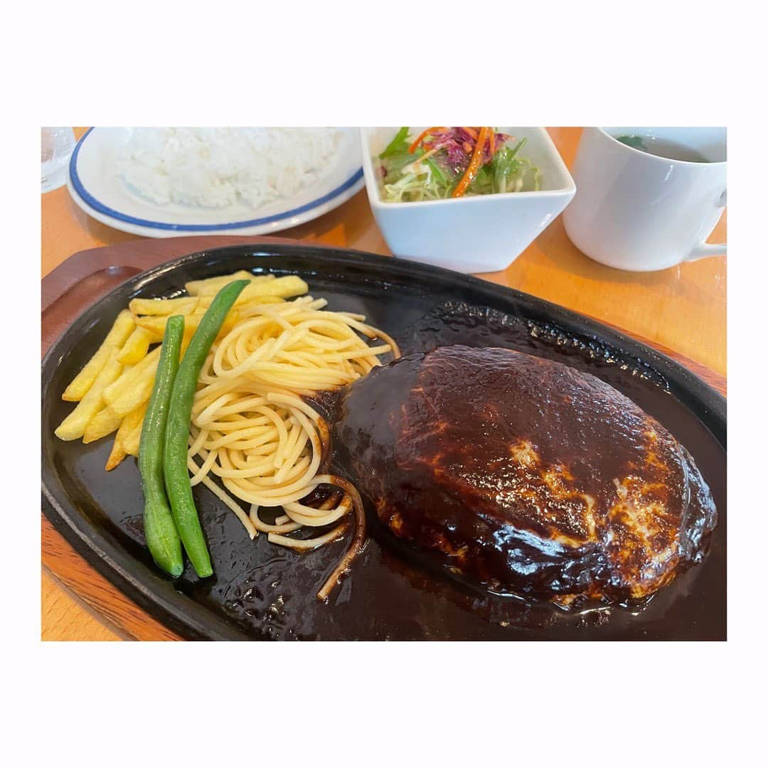 杜野まこさんのインスタグラム写真 - (杜野まこInstagram)「＼ハンバーグの店　オニオン💛／  富谷市の美味しいハンバーグ屋さん。 2010年上京の日も、最後の富谷ご飯はオニオンのハンバーグだったな〜(⁎ ᵛ ᵕ ᵛ) 思い出いっぱい☆  通されたお席には楽天グッズがいっぱい飾られていて やっぱり野球に運命感じたわ⚾️✨  #宮城県 #富谷市 #とみや #ハンバーグ #ハンバーグの店オニオン  #rakuteneagles #地元 #愛 #再出発」7月4日 16時51分 - makomorino