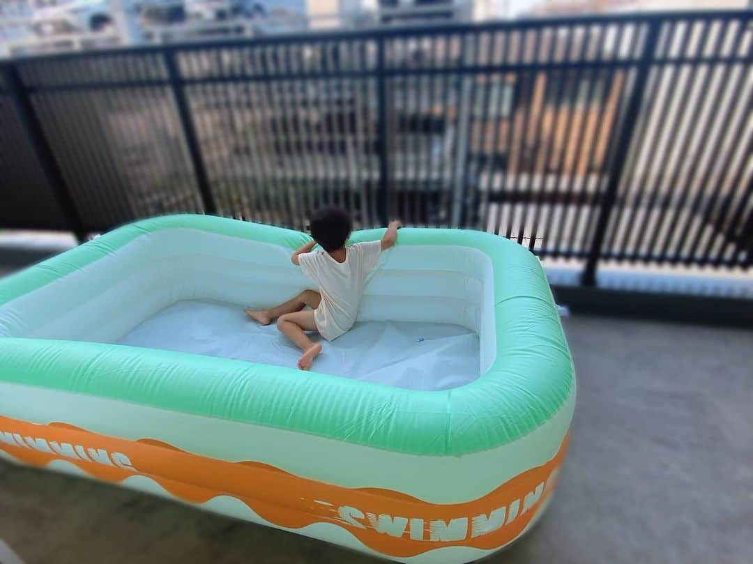 阿川麻美さんのインスタグラム写真 - (阿川麻美Instagram)「我が家もプール開きしました🏊‍♂️ 今年はビックサイズのプールを‼︎ 実はこれも @sheinofficial のもの。 #shein ってほんとになんでも揃う。 最近子供グッズが充実してるの知ってた？これ以外に知育玩具とかも沢山あるんだよ👍 プチプラなのに作りもしっかりしてるからおすすめ❤️  最近の @shein_japan 購入品🌴  　  Swimming Pool 商品番号17836277  Skin Care Tightening Facial 商品番号16911394  Daily Electronic Neck Instrument 商品番号16114018  USB Charging Personal Care Appliance For Home 商品番号15811576  Plain Garden Shade Net 商品番号16814812   Save money. Live in style!  1～5,999円まではセール価格より15%OFF 6,000円以上は20%OFFが適用されるよ👍 利用期限：9月末日まで  #saveinstyle #SHEIN #SHEINpartner or #ad #SHEINhome #SHEINbeauty #SHEINelectronics #SHEINappliances」7月4日 16時56分 - asamichi922