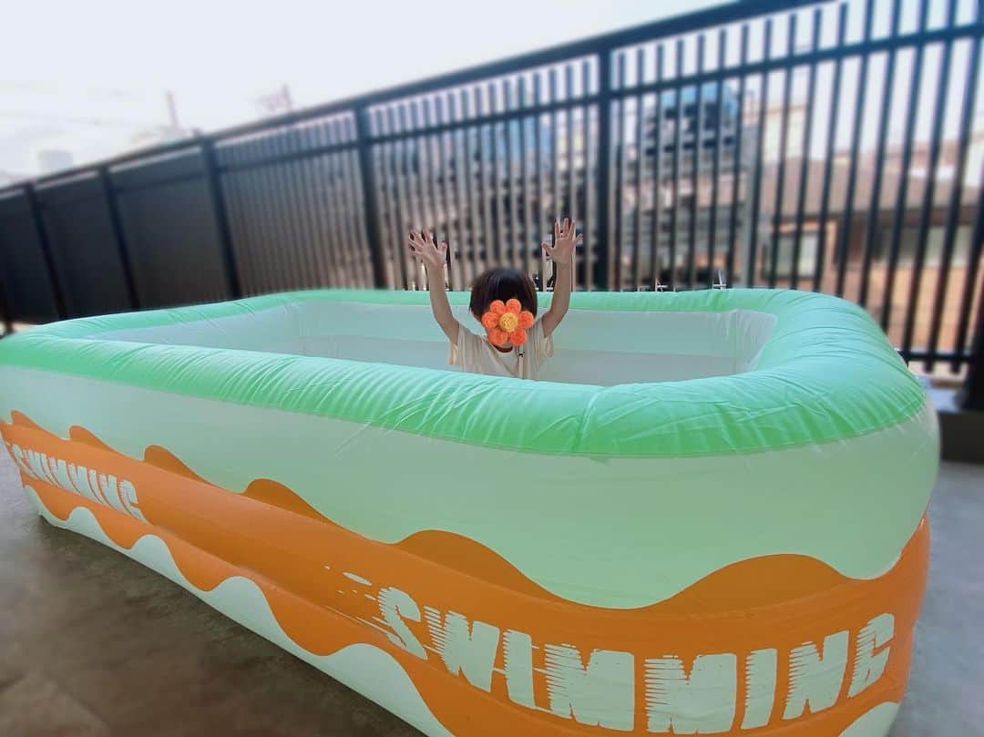阿川麻美さんのインスタグラム写真 - (阿川麻美Instagram)「我が家もプール開きしました🏊‍♂️ 今年はビックサイズのプールを‼︎ 実はこれも @sheinofficial のもの。 #shein ってほんとになんでも揃う。 最近子供グッズが充実してるの知ってた？これ以外に知育玩具とかも沢山あるんだよ👍 プチプラなのに作りもしっかりしてるからおすすめ❤️  最近の @shein_japan 購入品🌴  　  Swimming Pool 商品番号17836277  Skin Care Tightening Facial 商品番号16911394  Daily Electronic Neck Instrument 商品番号16114018  USB Charging Personal Care Appliance For Home 商品番号15811576  Plain Garden Shade Net 商品番号16814812   Save money. Live in style!  1～5,999円まではセール価格より15%OFF 6,000円以上は20%OFFが適用されるよ👍 利用期限：9月末日まで  #saveinstyle #SHEIN #SHEINpartner or #ad #SHEINhome #SHEINbeauty #SHEINelectronics #SHEINappliances」7月4日 16時56分 - asamichi922