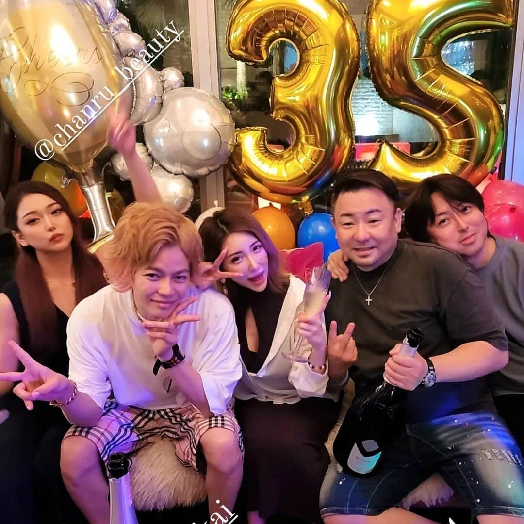 橘司さんのインスタグラム写真 - (橘司Instagram)「はろはろ愛するみんな❤⁡ ⁡かいにゃん誕生日in福岡❤⁡ ⁡⁡ ⁡まず東京出た時点から事件(笑)⁡ ⁡酔い過ぎてる状態で準備したから⁡ ⁡謎にコンビニ行くワンピで家を出たんよね(笑)⁡折角の旅行なのに(笑) ⁡⁡ ⁡色んなもの忘れてあっちで服も買ったんよね(笑)⁡ ⁡⁡ ⁡そして案の定お酒入れるとやかましく⁡ ⁡なっちゃうんだよね(笑)⁡⁡ ⁡⁡ ⁡うちらまともに目開けてるのないꉂ🤣𐤔 ⁡⁡ ⁡かいにゃんバースデー楽しかったなぁ🥰❤️⁡ ⁡⁡ ⁡またみんなで遊ぼう❣️⁡ ⁡⁡#ハッピーバースデー ⁡」7月4日 16時57分 - tachibana_tsukasa820