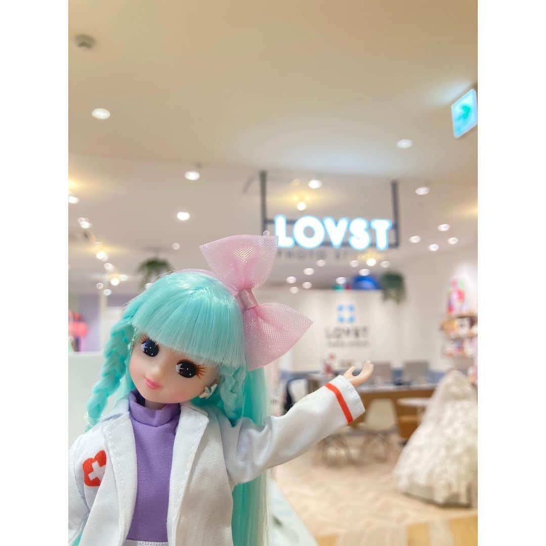 リカちゃんさんのインスタグラム写真 - (リカちゃんInstagram)「フォトスタジオの #LOVST さんでは 「ドクターリカちゃんになりきっちゃお！フォトイベント」を開催中なんだって☆ 今日のリカとおそろいの衣装で撮影ができちゃうの！ みんなもリカとおそろいにしてみてね♡  詳しくはこちらから♡ （LOVST公式サイトへ移動します） https://lovstmade.com/default-news/news/22882/  #リカちゃん #ジェラートリカちゃん #ピピッとしんだんおしゃべりリカちゃんクリニック #フォトスタジオ #ラブストフォトスタジオ #lovst #lovstbynarumiya #キッズモデル」7月4日 17時00分 - bonjour_licca