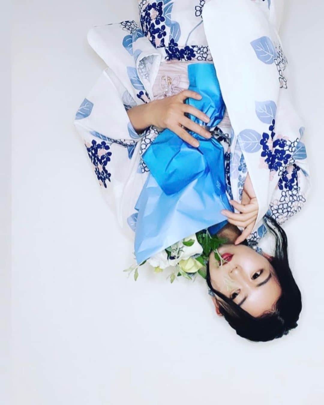宮村ななこのインスタグラム：「清廉と邪悪.  #photo  #photography  #portrait  #portraitphotography  #blue  #flower  #flowers  #flowerphotography  #yukata  #浴衣  #朝顔」