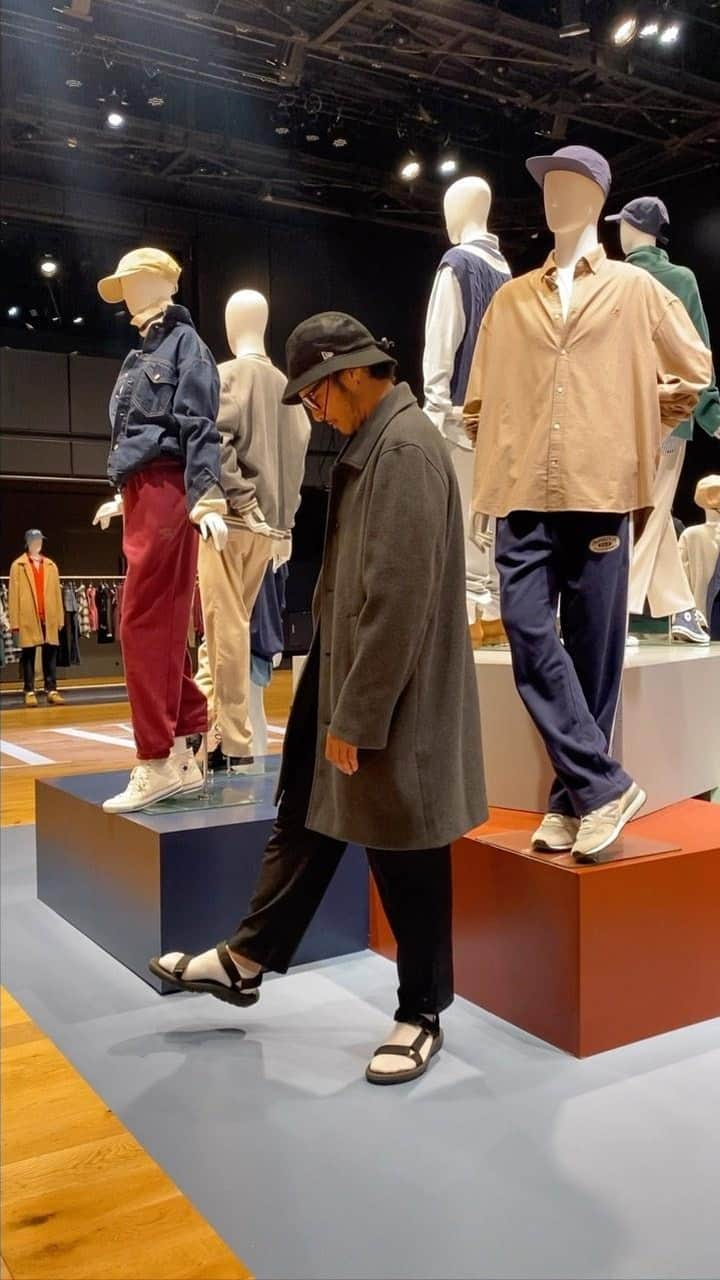 ZOEのインスタグラム：「GAP&BANANA REPUBLIC  FALL 2023 COLLECTION 展示会に行ってきました。  素敵な商品が沢山あったけど、中でも最後に着用させていただいたコートが特にお気に入り🤩  皆さんもGAP&バナリパの秋冬コレクション期待しててくださいね！  まだ夏が始まったばかりだけど 😅」